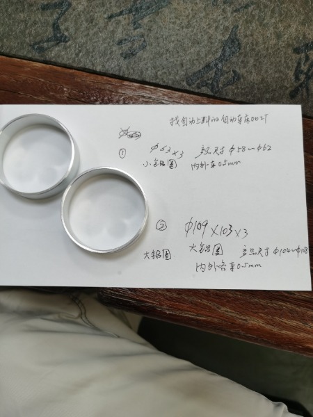 自动送料车床加工铝管，能夹持外径110mm，长2.5米铝管